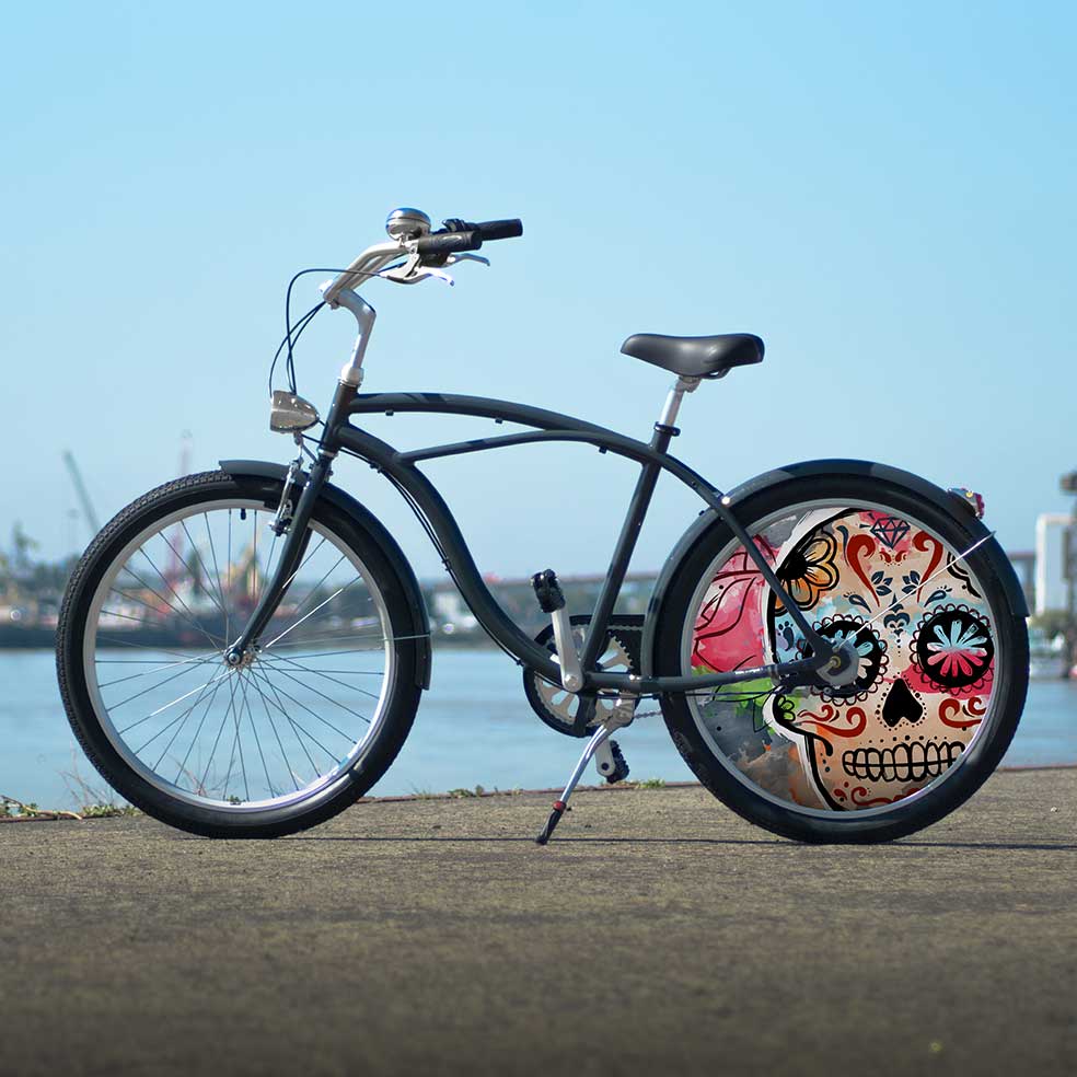La collection Eskeleto de ce vélo de ville Cruiser possède une roue lenticulaire. Une roue arrière pleine pour un modèle unique en son genre