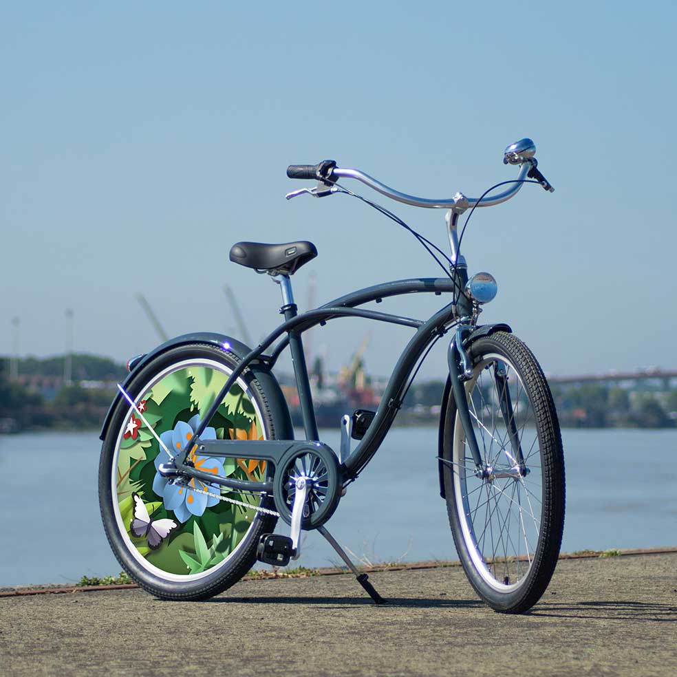 La collection Canopée de ce vélo Beach Cruiser est du plus bel effet. Un vélo de ville original avec une roue arrière pleine avec enjoliveur