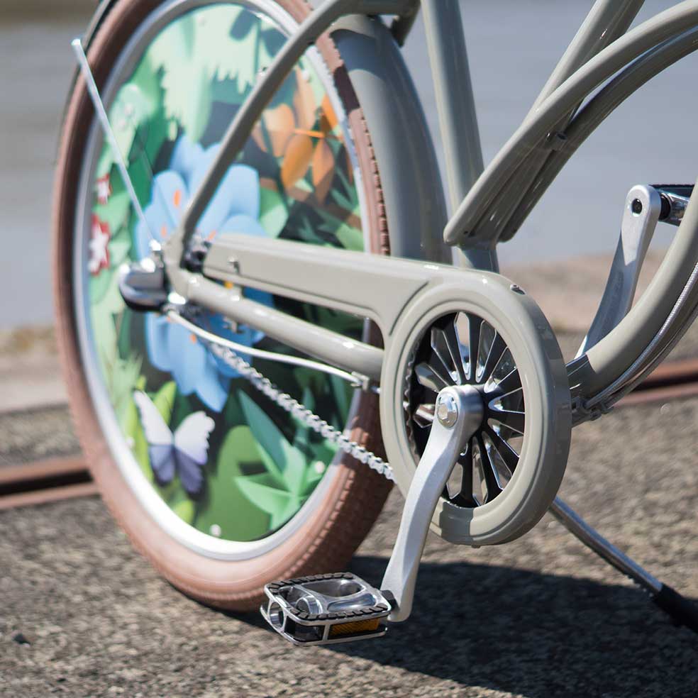 Détail du pédalier du vélo de ville Cruiser Coaster. Pour pédaler facilement et faciliter vos trajets en ville