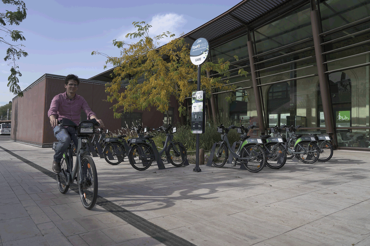 usager utilisant un Tempo vélo sur la station de la Gare